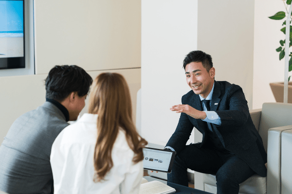 A salesperson having a trust-building conversation with prospects, eliminating the need for sales hunters vs. farmers