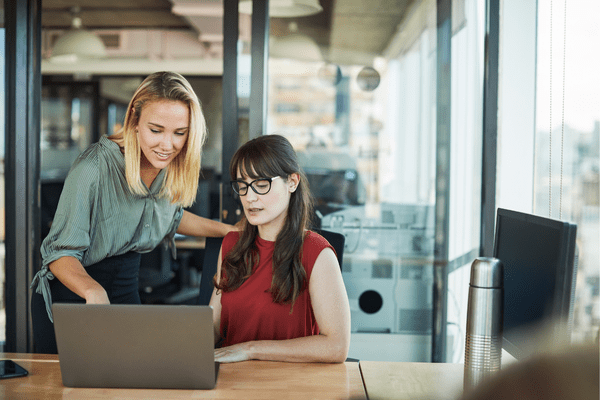 Founder training salespeople to succeed by working through their mistakes